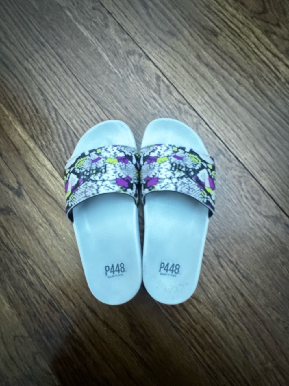 P448 White Slides with Multicolor Snake-Print Strap